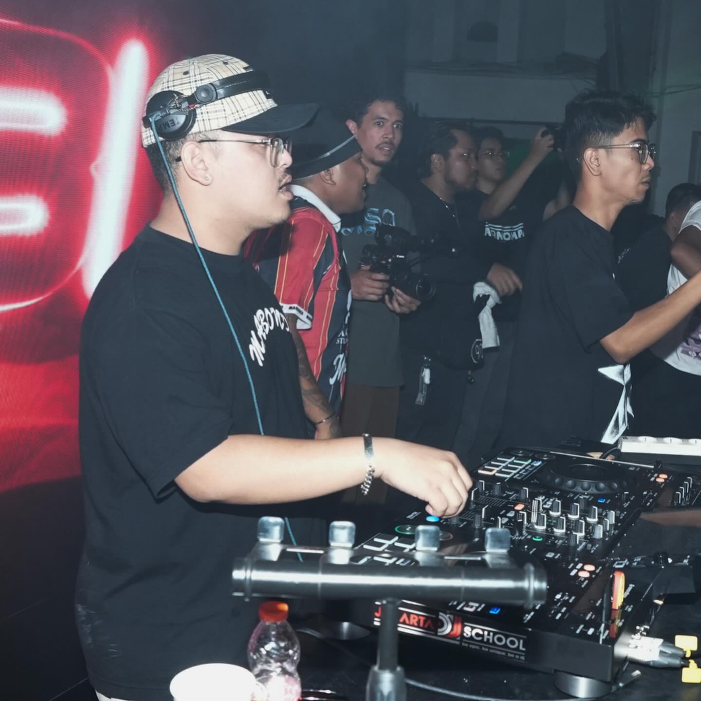 2.8 fam on stage! Sub